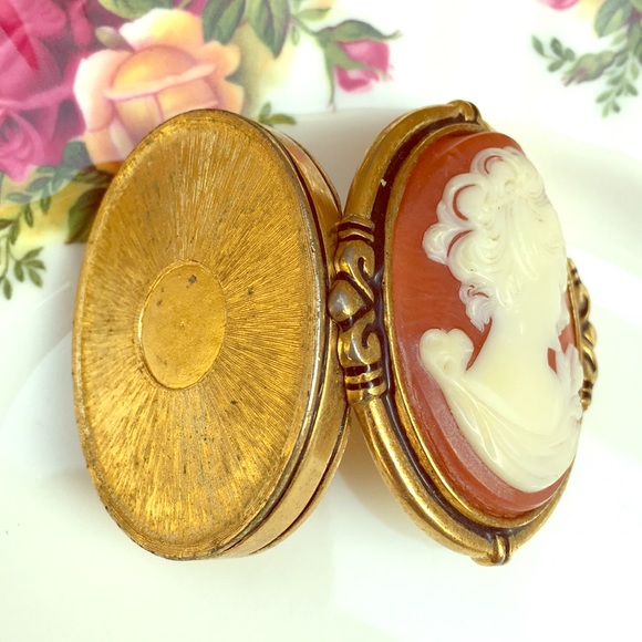 Estee Lauder Coral Cameo Perfume Box - Picture 5 of 8